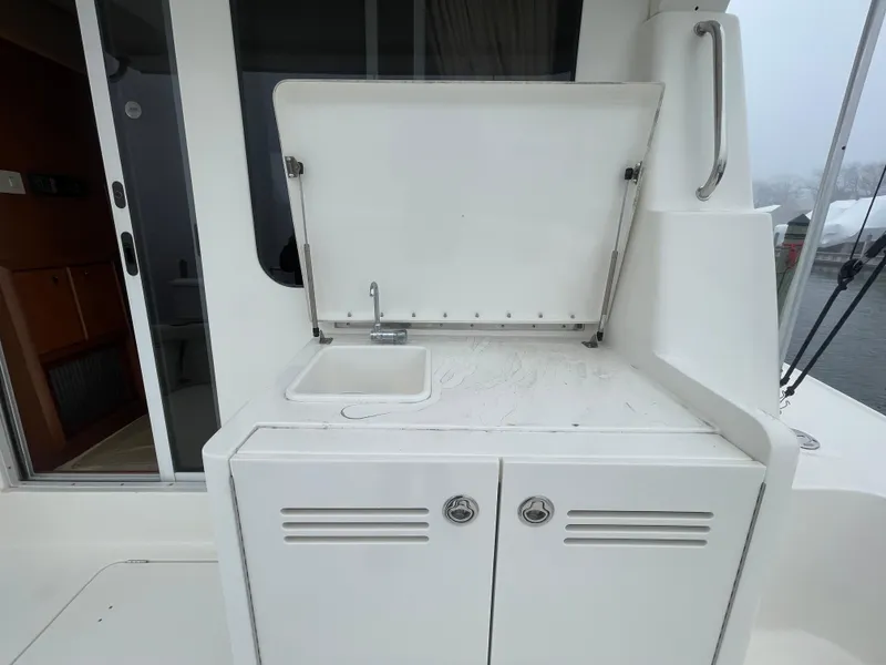 Slide: The Image of 2006 Silverton 42 Convertible yacht sink and storage area on deck. - 45