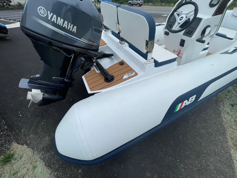 Slide: The Image of 2025 AB Inflatables Alumina 15 ALX with Yamaha outboard motor, side view. - 5