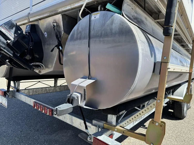 Slide: The Image of 2006 Sun Tracker Party Cruiser 32 pontoon boat on trailer, rear view. - 10