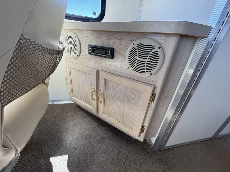 Slide: The Image of Sun Tracker 31 Party Cruiser 2006 - 102