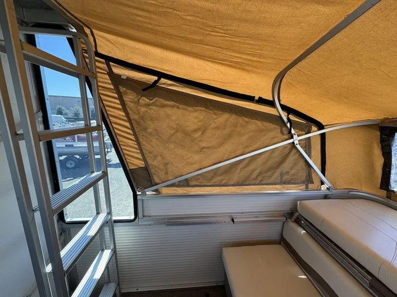 Slide: The Image of Sun Tracker 31 Party Cruiser 2006 - 115