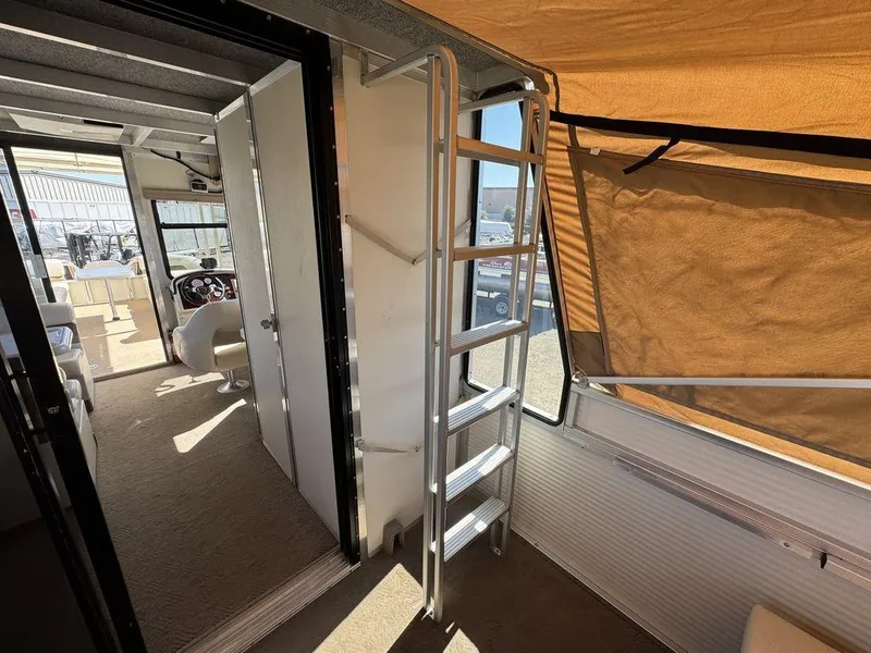 Slide: The Image of Sun Tracker 31 Party Cruiser 2006 - 116