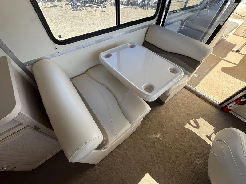 Slide: The Image of Sun Tracker 31 Party Cruiser 2006 - 118