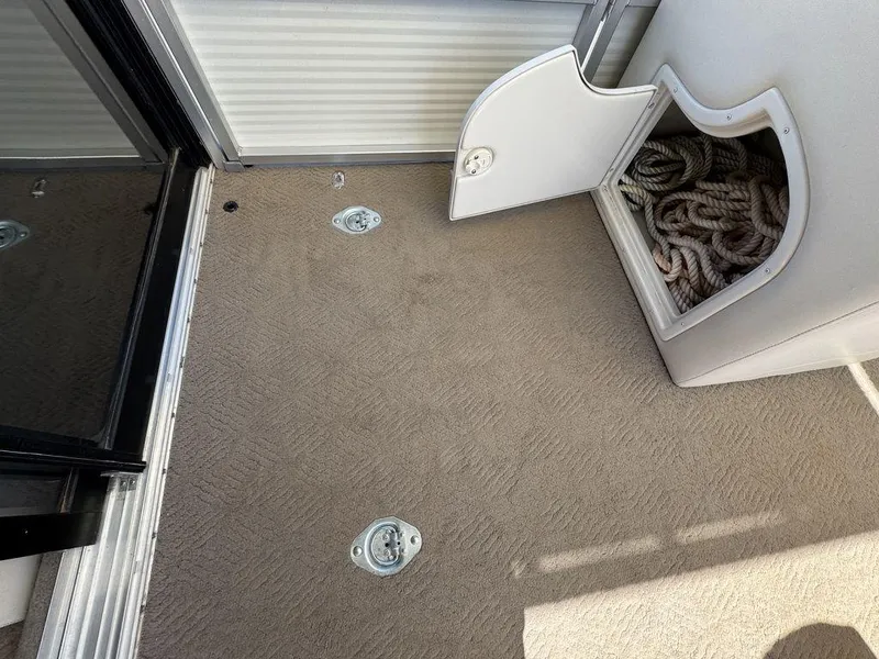 Slide: The Image of Sun Tracker 31 Party Cruiser 2006 - 121