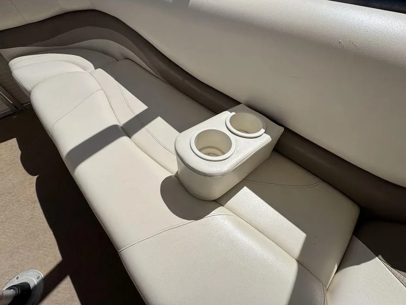 Slide: The Image of Sun Tracker 31 Party Cruiser 2006 - 122