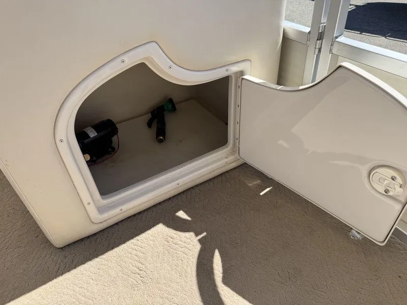 Slide: The Image of Sun Tracker 31 Party Cruiser 2006 - 123