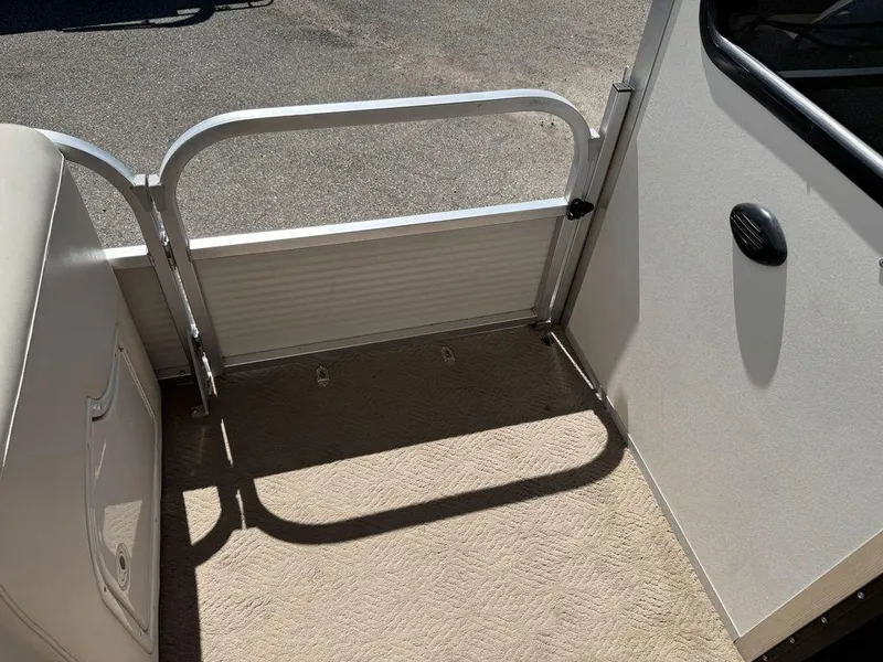 Slide: The Image of Sun Tracker 31 Party Cruiser 2006 - 124