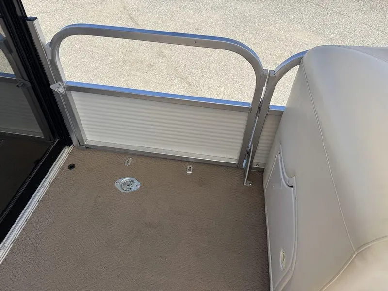 Slide: The Image of Sun Tracker 31 Party Cruiser 2006 - 125