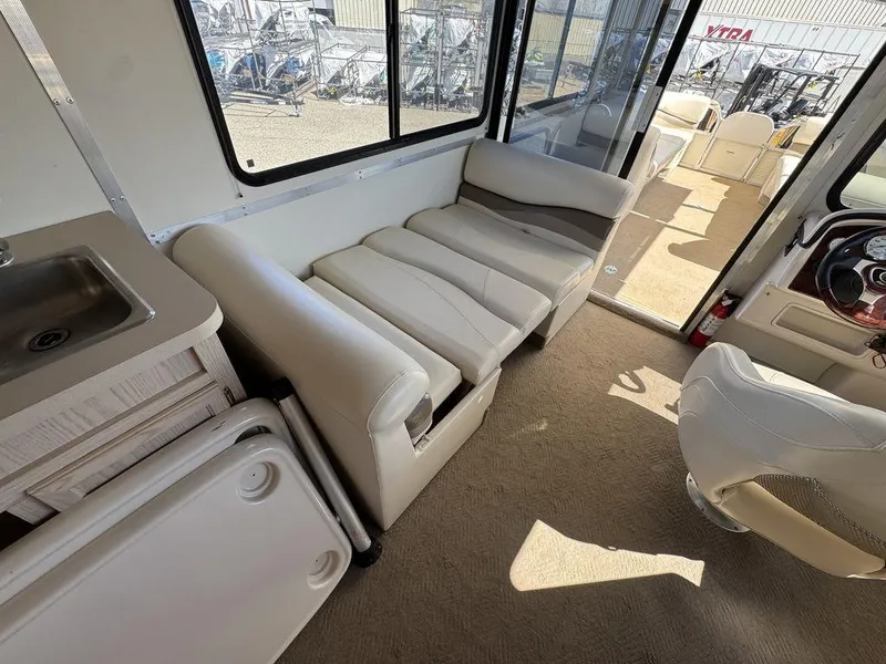 Slide: The Image of Sun Tracker 31 Party Cruiser 2006 - 129