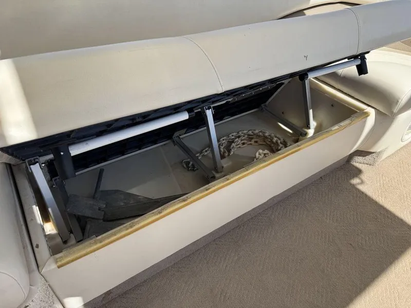 Slide: The Image of Sun Tracker 31 Party Cruiser 2006 - 130