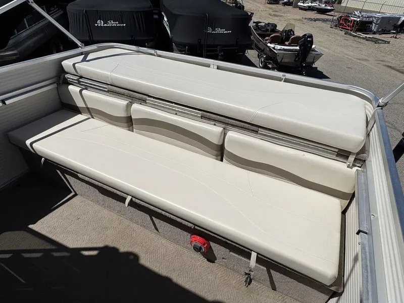 Slide: The Image of Sun Tracker 31 Party Cruiser 2006 - 132