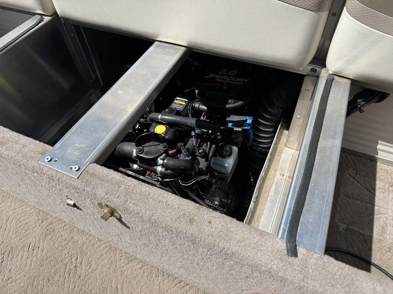 Slide: The Image of Sun Tracker 31 Party Cruiser 2006 - 135