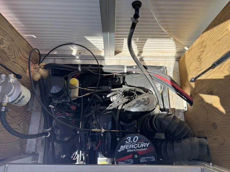 Slide: The Image of Sun Tracker 31 Party Cruiser 2006 - 137