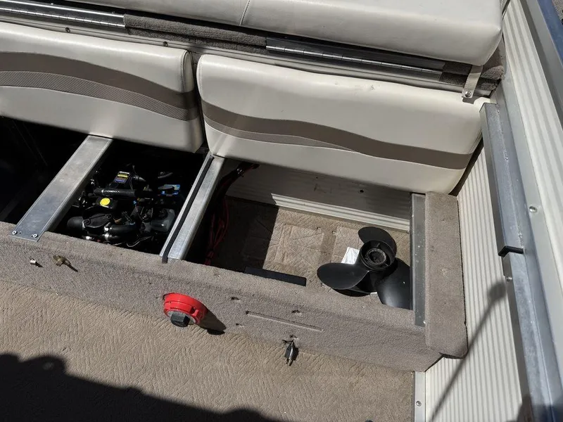 Slide: The Image of Sun Tracker 31 Party Cruiser 2006 - 138