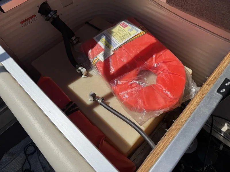 Slide: The Image of Sun Tracker 31 Party Cruiser 2006 - 140