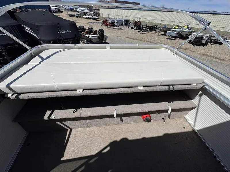 Slide: The Image of Sun Tracker 31 Party Cruiser 2006 - 141