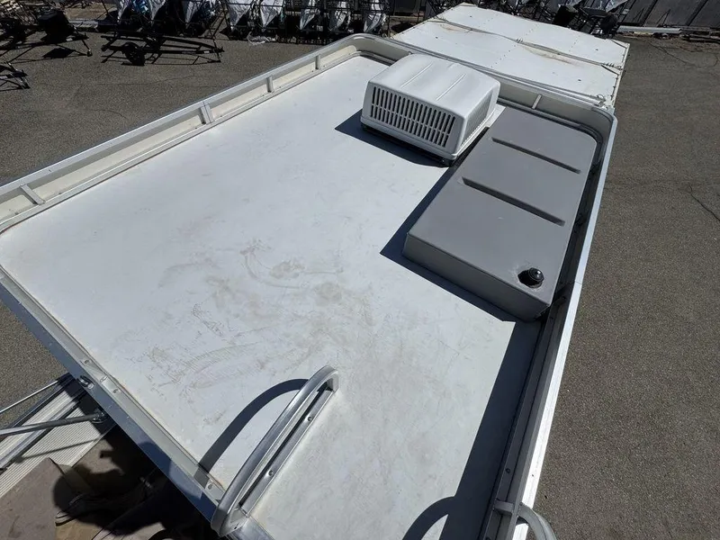 Slide: The Image of Sun Tracker 31 Party Cruiser 2006 - 143