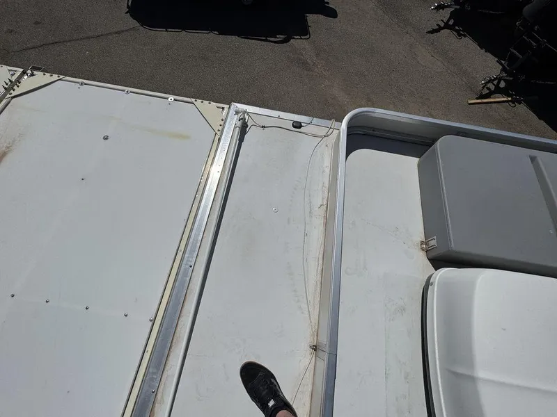 Slide: The Image of Sun Tracker 31 Party Cruiser 2006 - 144