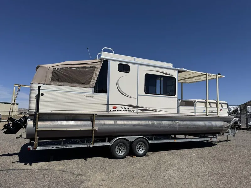 Slide: The Image of Sun Tracker 31 Party Cruiser 2006 - 148