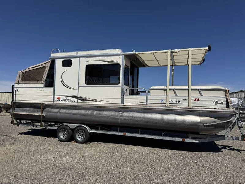 Slide: The Image of Sun Tracker 31 Party Cruiser 2006 - 149