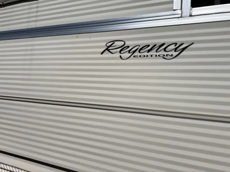 Slide: The Image of 2006 Sun Tracker Party Cruiser 32, Regency Edition, exterior detail. - 21