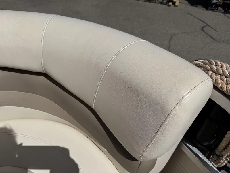 Slide: The Image of 2006 Sun Tracker Party Cruiser 32 boat seat with white upholstery and rope detail. - 47