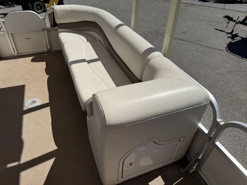 Slide: The Image of Sun Tracker 31 Party Cruiser 2006 - 52