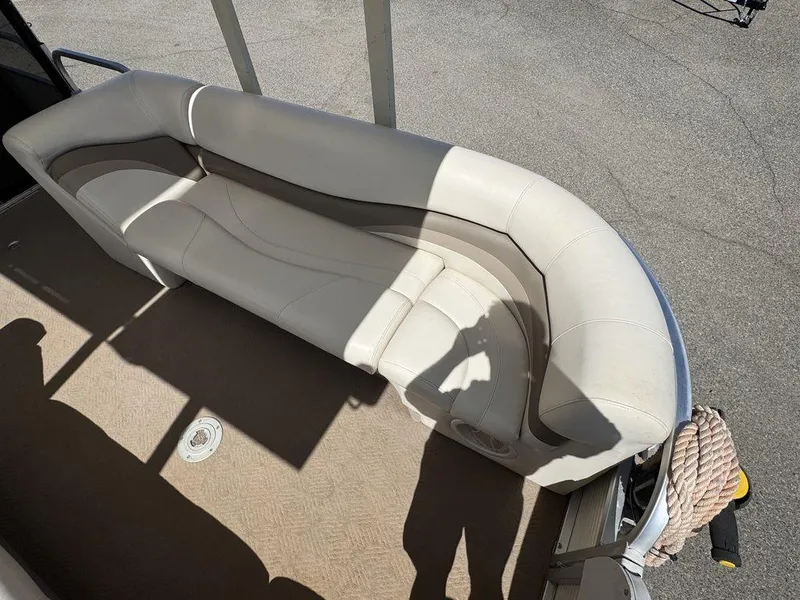 Slide: The Image of Sun Tracker 31 Party Cruiser 2006 - 57