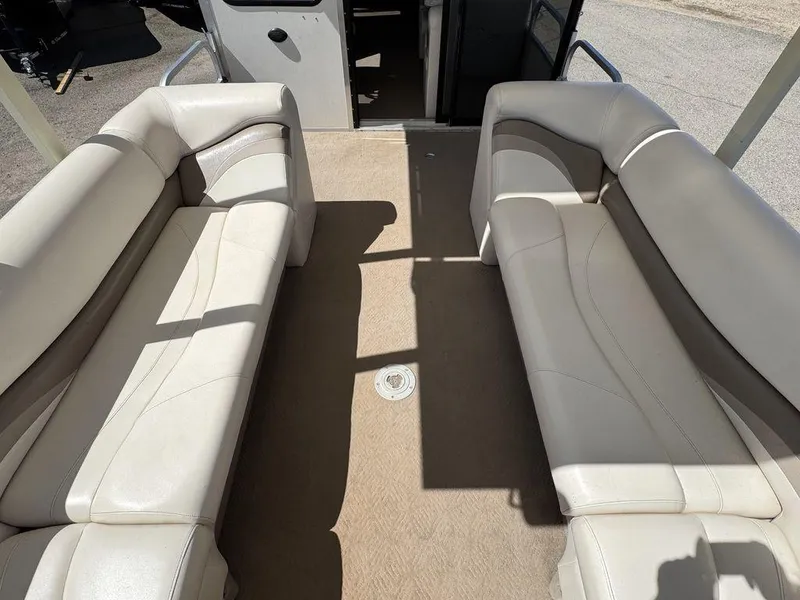 Slide: The Image of Sun Tracker 31 Party Cruiser 2006 - 59