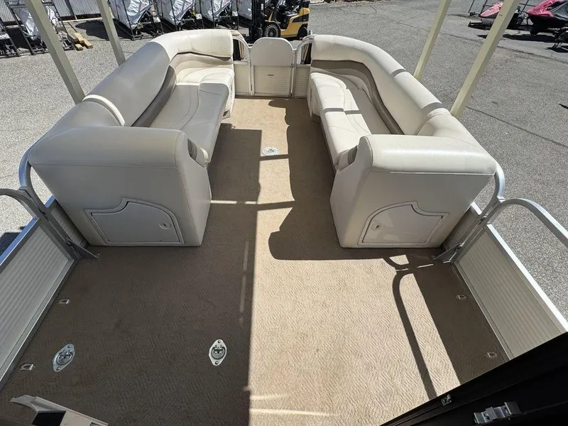 Slide: The Image of Sun Tracker 31 Party Cruiser 2006 - 61