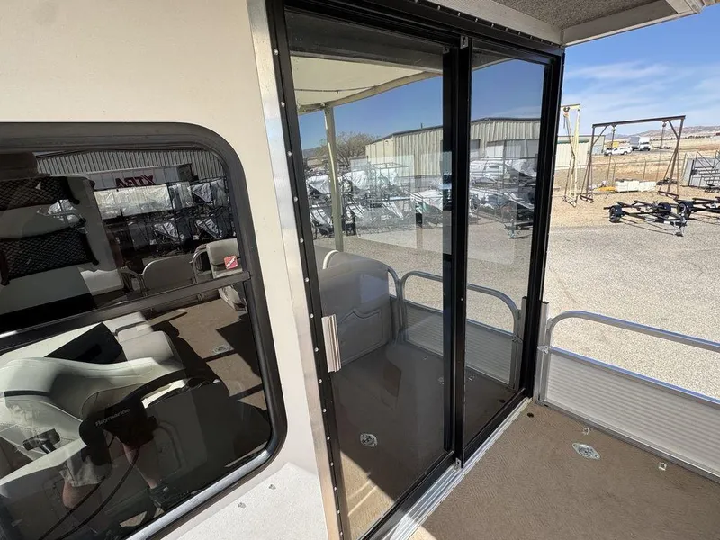 Slide: The Image of Sun Tracker 31 Party Cruiser 2006 - 62