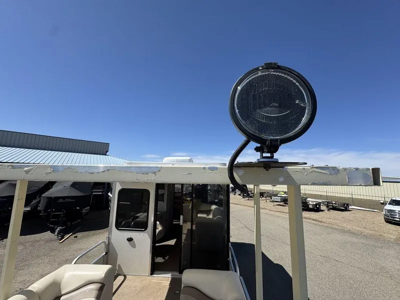 Slide: The Image of Sun Tracker 31 Party Cruiser 2006 - 64