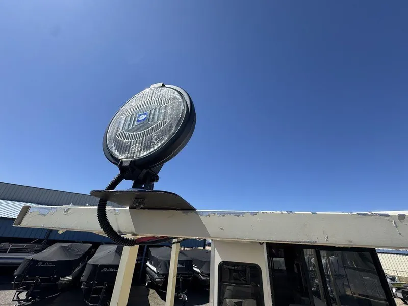 Slide: The Image of Sun Tracker 31 Party Cruiser 2006 - 65