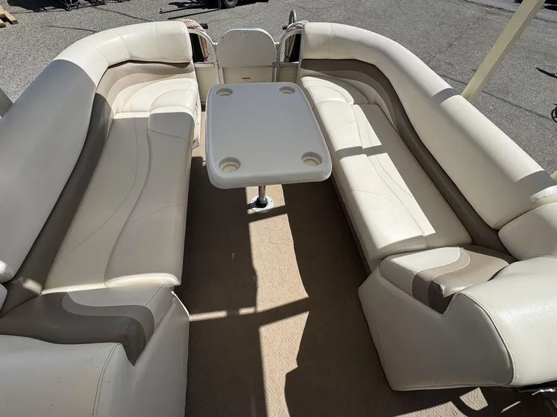 Slide: The Image of Sun Tracker 31 Party Cruiser 2006 - 68