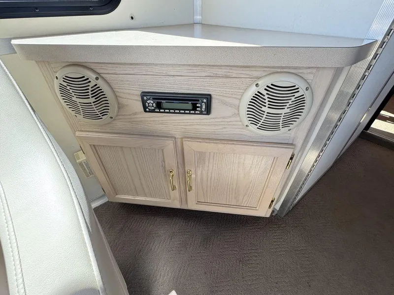 Slide: The Image of Sun Tracker 31 Party Cruiser 2006 - 72