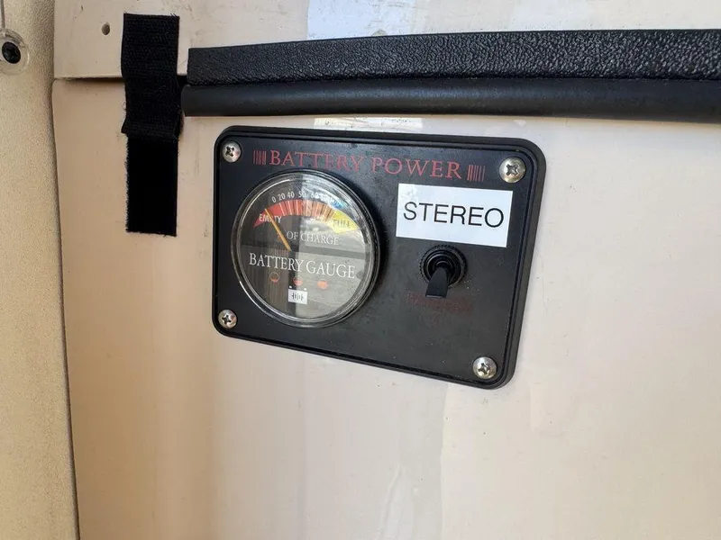 Slide: The Image of Sun Tracker 31 Party Cruiser 2006 - 76