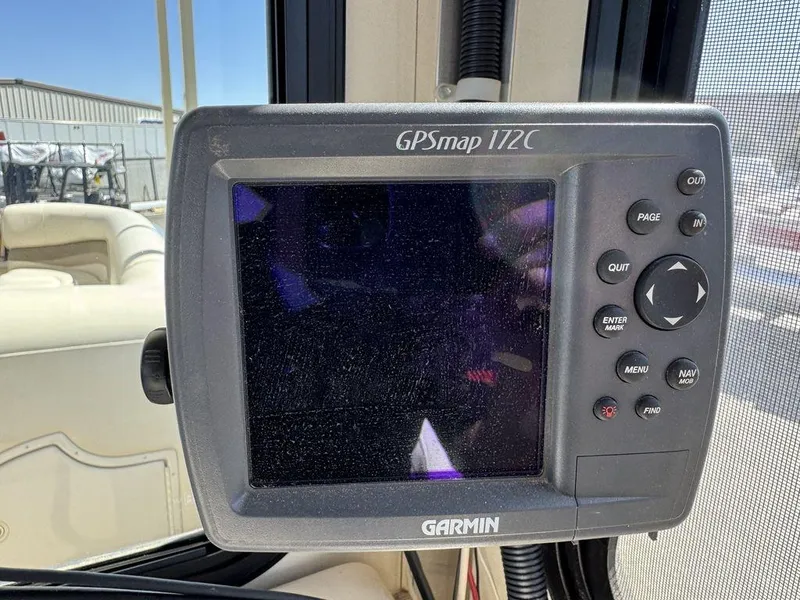 Slide: The Image of Sun Tracker 31 Party Cruiser 2006 - 77