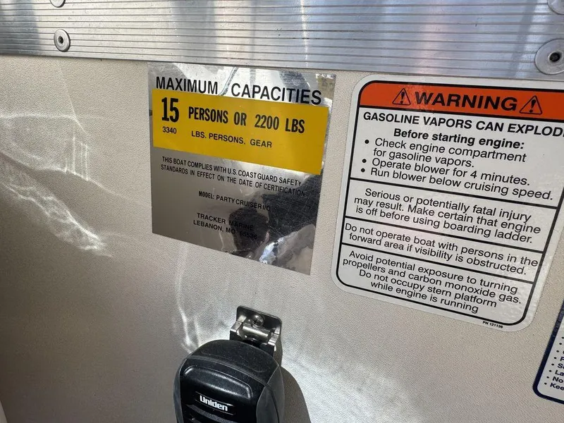 Slide: The Image of Sun Tracker 31 Party Cruiser 2006 - 82