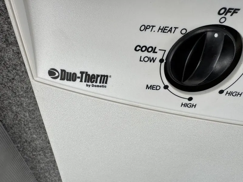 Slide: The Image of Sun Tracker 31 Party Cruiser 2006 - 86