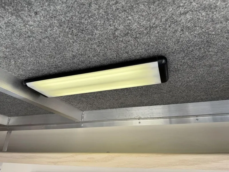 Slide: The Image of Sun Tracker 31 Party Cruiser 2006 - 87