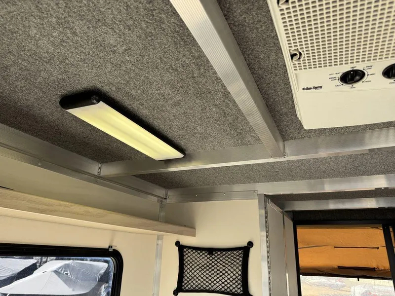 Slide: The Image of Sun Tracker 31 Party Cruiser 2006 - 88