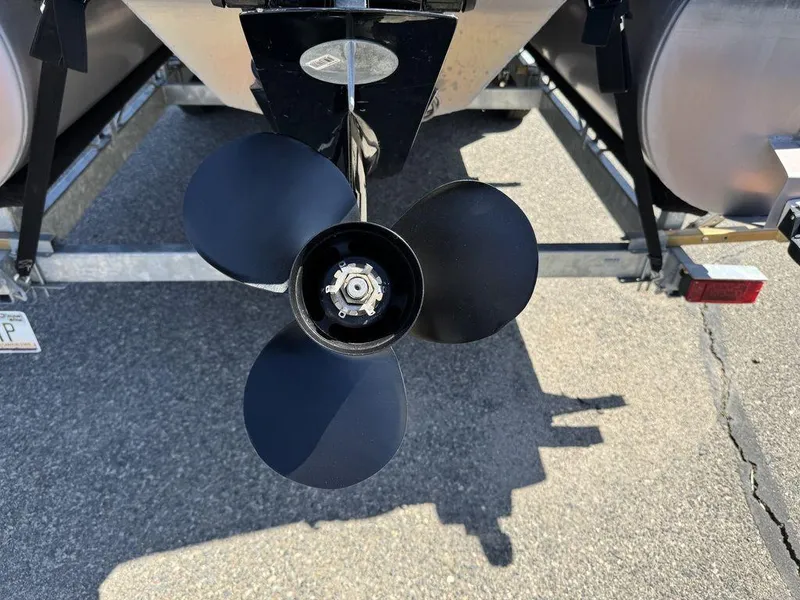 Slide: The Image of Propeller of 2006 Sun Tracker Party Cruiser 32 on trailer, close-up view. - 9