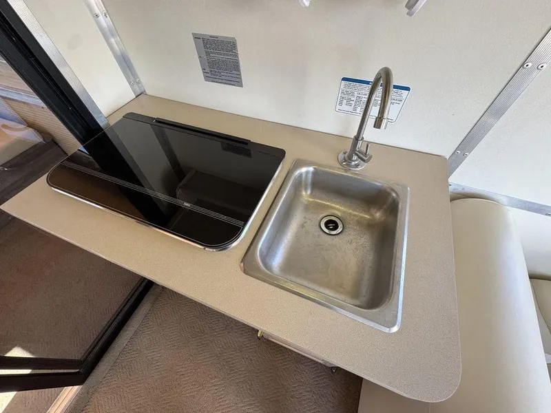 Slide: The Image of Sun Tracker 31 Party Cruiser 2006 - 93