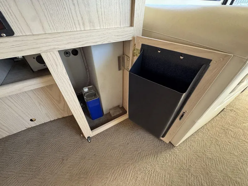 Slide: The Image of Sun Tracker 31 Party Cruiser 2006 - 94