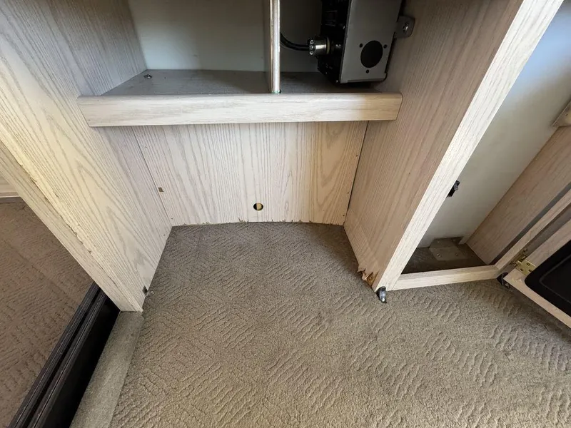 Slide: The Image of Sun Tracker 31 Party Cruiser 2006 - 97