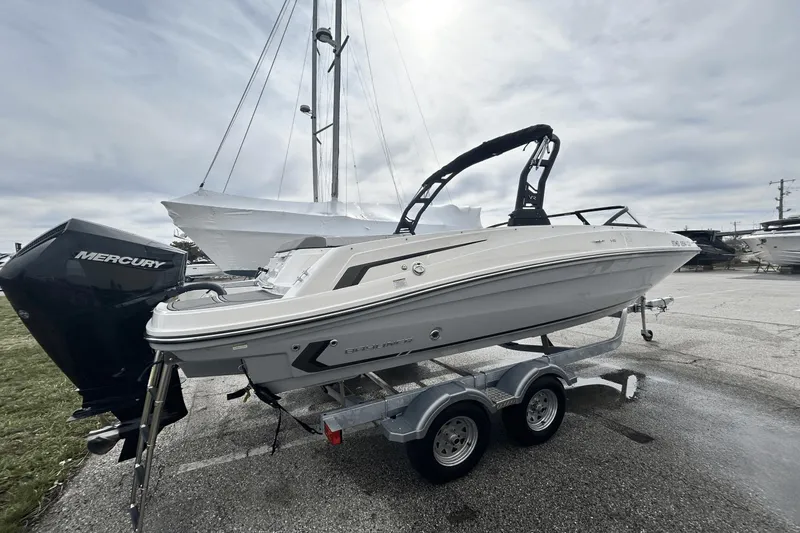 Slide: The Image of Bayliner VR6 Bowrider 2023 - 5