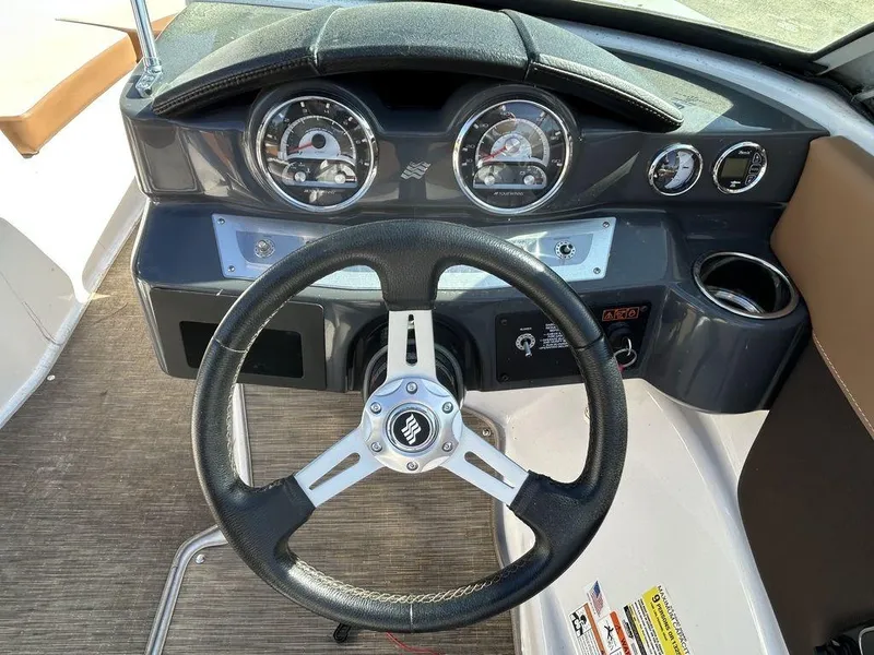 Slide: The Image of Steering wheel and dashboard of 2017 Four Winns Horizon 190 boat. - 11