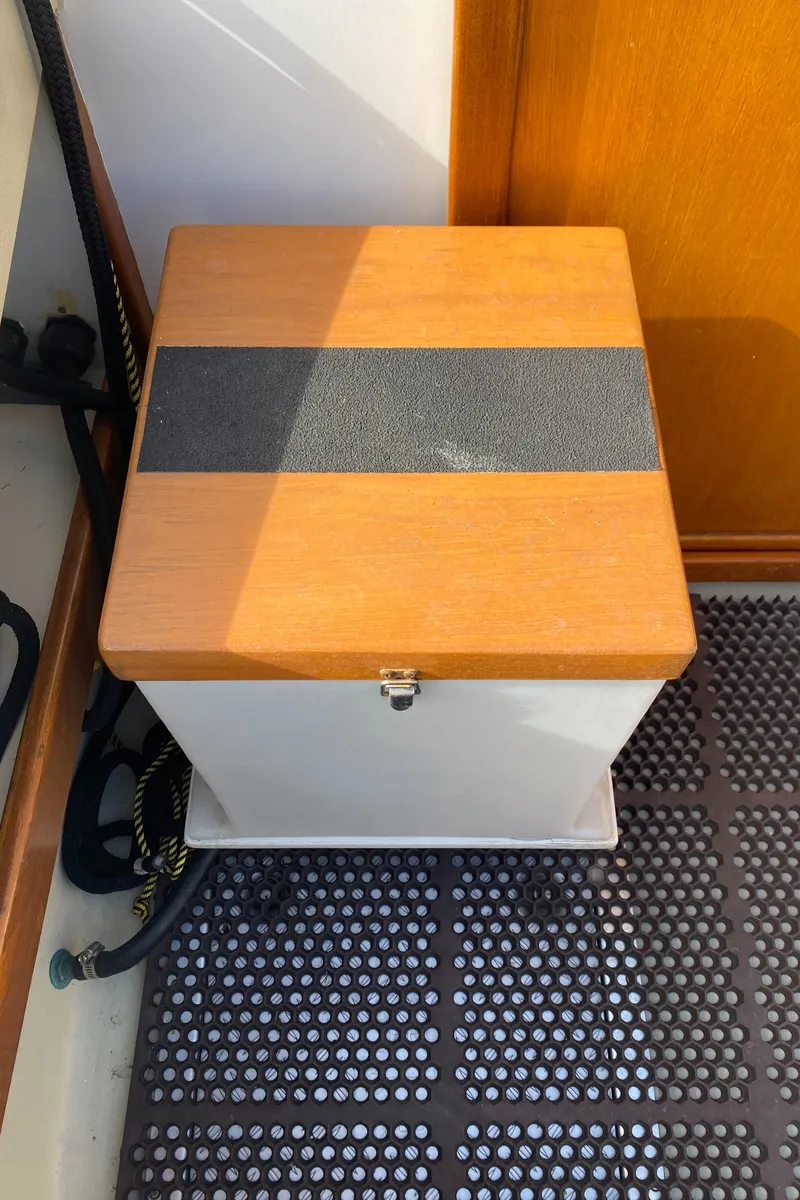 Slide: The Image of Wooden storage box on Devlin Surf Scoter boat, 1992 model, with non-slip surface. - 24