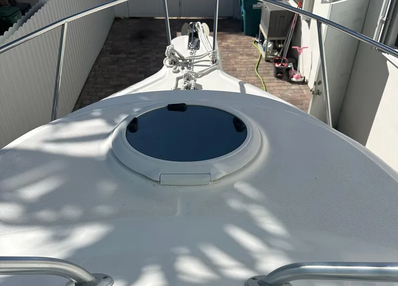 Slide: The Image of 2005 Sea Fox 257 Walk Around boat deck with hatch and railing. - 18
