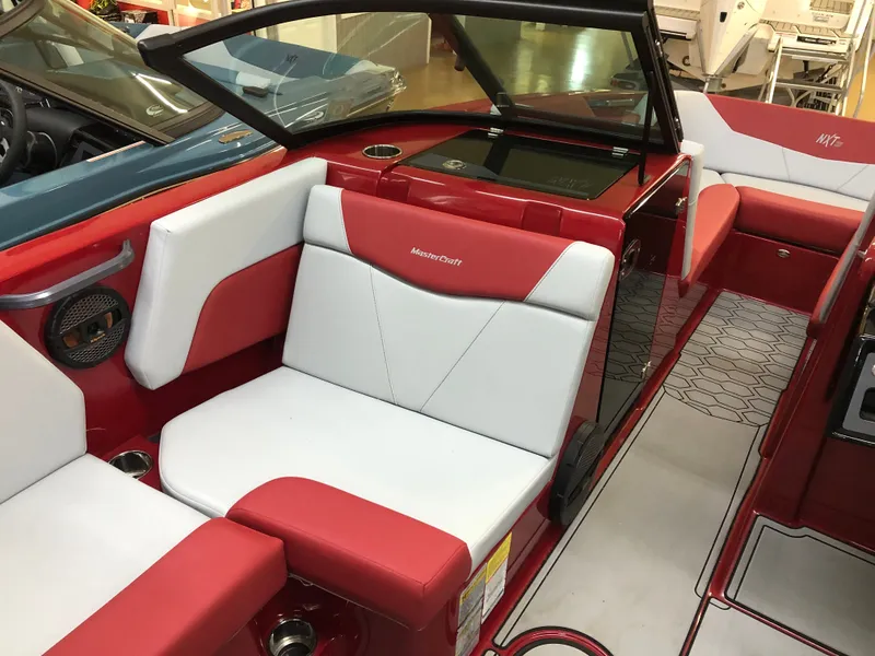 Slide: The Image of MasterCraft NXT22 2025 - 18